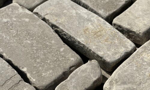 Камень рубленный серый галтованный (римская кладка)